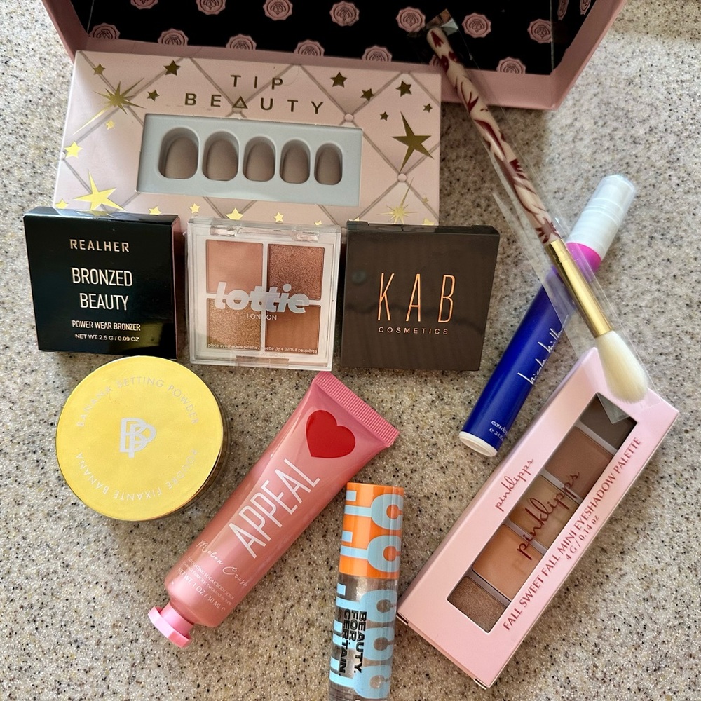 Ipsy/Birchbox Makeup Bundle 👄